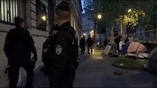 Parigi: la polizia sgombera un&#39;altra tendopoli di migranti vicino al municipio, protestano le Ong