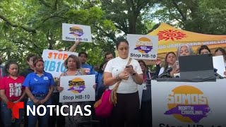Activistas protestan contra el proyecto de ley antiinmigrante que avanza en Carolina del Norte