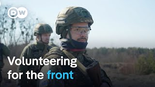 Answering the call to fight Russians on Ukraine&#39;s front | Focus on Europe