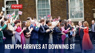 Roaring cheers as Starmer arrives at Downing Street