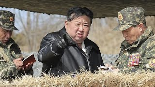 NoComment. Le portrait de Kim Jong Un rejoint pour la 1ʳᵉ fois ceux de son père et grand-père
