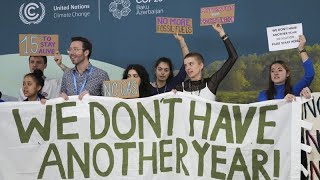 Cop29, gli attivisti chiedono di agire di fronte all&#39;emergenza climatica