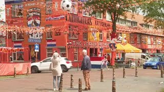 ORANGE Niederlande: Eine Straße in Den Haag für die Fußball-EM orange gestrichen