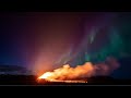 NO COMMENT: Una increíble erupción volcánica bajo las auroras boreales de Islandia