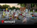 Papás de niños que murieron en Uvalde demandan a UPS y Fedex | Noticias Telemundo