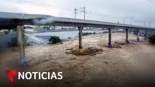 En video: El agua se tragó una carretera en Monterrey y un río está al límite