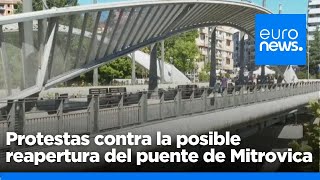 Los serbokosovares protestan contra la posible reapertura del puente de Mitrovica en Kosovo