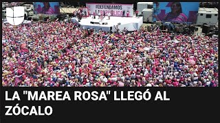 El Zócalo de México se tiñe de rosa para exigir respeto a la democracia en elecciones