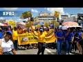 Cientos de docentes reclaman mejores condiciones y un aumento salarial en República Dominicana