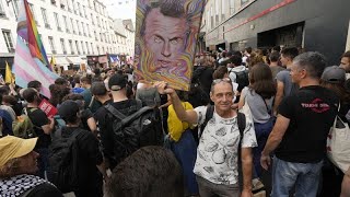 DE LA RUE PLC [CBOE] France : des milliers de personnes dans la rue contre la nomination de Barnier