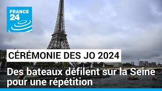 Cérémonie des JO 2024 : un test sur la Seine avec une cinquantaine de bateaux • FRANCE 24