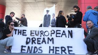 Manifestation contre le transfert de migrants secourus par l&#39;Italie en Albanie