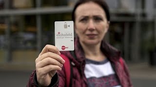 Germania, migranti: reazioni divise al nuovo bancomat per i richiedenti asilo
