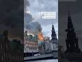Arde el emblemático edificio de la Bolsa de Copenhague en Dinamarca