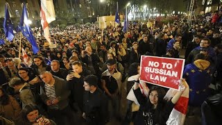 Georgia, legge sugli &quot;agenti stranieri&quot;: arresti in piazza e scontri in Parlamento