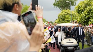 Singapore dedica orchidea al Papa, Francesco: la città è un &quot;modello&quot; ma &quot;non trascuri i deboli&quot;