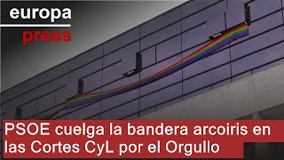 DIA PSOE CyL cuelga la bandera arcoiris en la planta cuarta de las Cortes por el Día del Orgullo