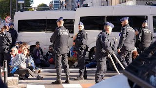 Greta Thunberg fermata durante la protesta per i sussidi ai combustibili fossili a Bruxelles