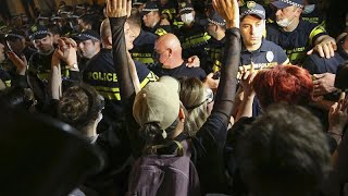 Georgia, von der Leyen condanna le violenze della polizia a Tbilisi: &quot;Il Paese scelga l&#39;Europa&quot;