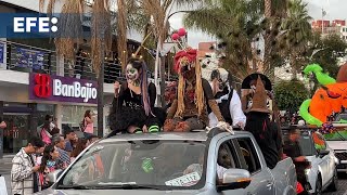 Monstruos y personajes de películas se toman las calles de Puebla en la Marcha Siniestra 2024