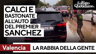 Calci e bastonate all&#39;auto di Sanchez che lascia Paiporta tra le proteste degli alluvionati