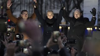 Des personnalités de l&#39;opposition russe manifestent contre Vladimir Poutine à Berlin