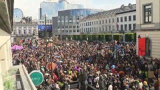 Quasi 5mila persone marciano a Bruxelles per protestare contro l&#39;ascesa della destra