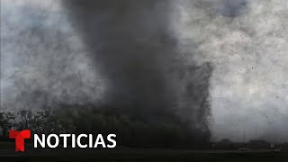Decenas de tornados causan destrucción en Iowa y Nebraska | Noticias Telemundo
