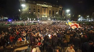 Georgia, in migliaia in piazza a Tbilisi per protestare contro il risultato delle elezioni