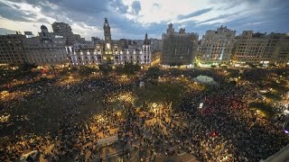 Espagne : des manifestants exigent la démission du président de la région de Valence