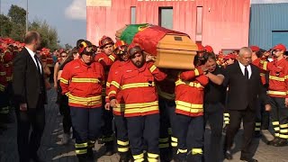 Au Portugal, l&#39;hommage aux pompiers tués lors des incendies