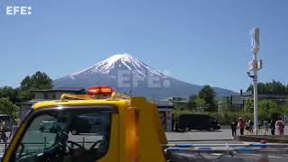 Instalan en una ciudad de Japón barreras que impiden a los turistas tomar fotografías del monte Fuji