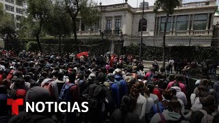 DIA Por segundo día consecutivo normalistas lanzan petardos en Ciudad de México por los 43 de Ayotzinapa