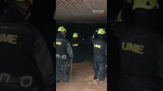 Efectivos de la UME trabajan en el Centro Comercial Bonaire de Valencia, inundado por la DANA