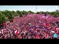 Des centaines de milliers de Polonais manifestent à Varsovie contre le gouvernement • FRANCE 24