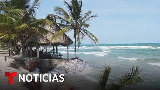 Planeta Tierra: Colocan sacos de arena para que las olas no se lleven sus casas frente al mar