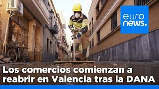 Los comercios comienzan a reabrir en Valencia tras la DANA que mató al menos a 219 personas