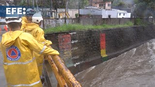 El Salvador en alerta roja por fuertes lluvias e inundaciones