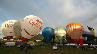 BRISTOL-MYERS SQUIBB CO. El mal tiempo impide la ascensión de globos en la "Bristol International Balloon Fiesta"