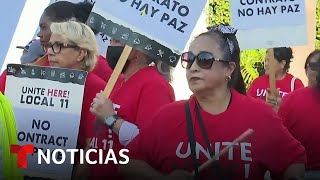 TR HOTEL Trabajadores de un hotel en Los Ángeles protestan contra los propietarios y hay varios detenidos