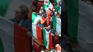 AUTONOMIA: LA PROTESTA DEL M5S CON IL TRICOLORE IN AULA #news #shorts