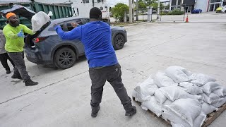 Milton: migliaia di residenti evacuati prima che l&#39;uragano si abbatta sulle coste della Florida