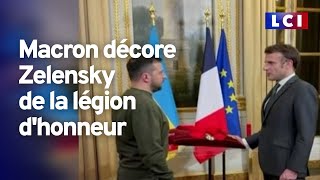 Macron décore Zelensky de la légion d&#39;honneur