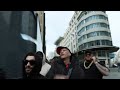 Yung Beef promociona su nuevo disco lanzando billetes en el centro de Madrid