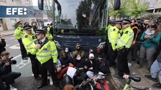 45 detenidos en una protesta en Londres por el traslado de migrantes a una barcaza