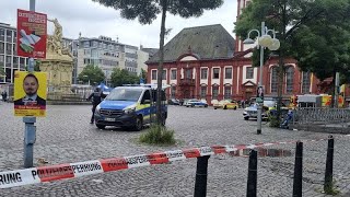 Germania, uomo accoltella varie persone nel centro di Mannheim: ferito attivista anti Islam