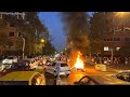 Iran, proteste e incidenti dopo la morte della giovane curda. Studentesse bruciano il velo