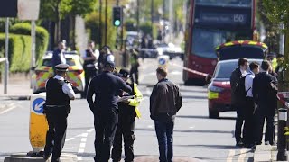 Londra, uomo armato di katana uccide 13enne e ferisce altre quattro persone nella periferia est