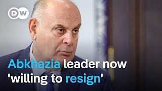 Leader of Georgian breakaway region will resign if protesters go away | DW News