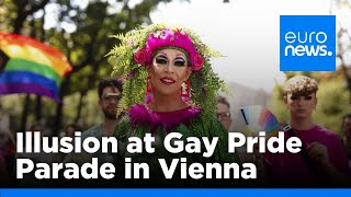Over 300,000 people enjoy Vienna&#39;s Pride Parade